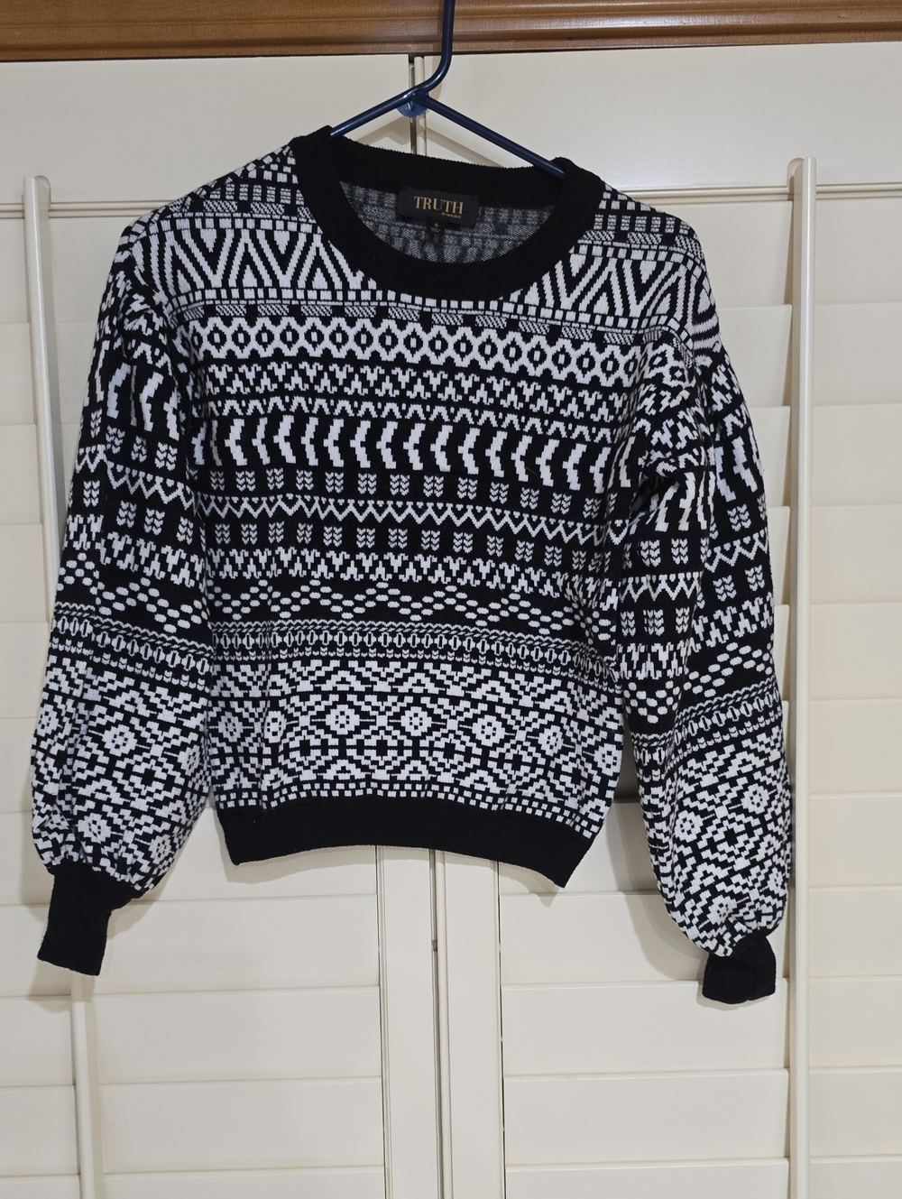 Truth By Republic Black & White Geometric Fair Isle Sweater